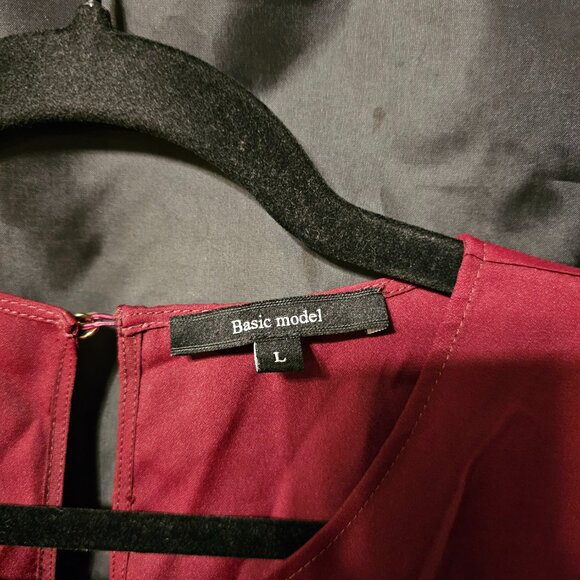 Basic Model beautiful bourdeaux tie front blouse. Size L - Picture 3 of 5